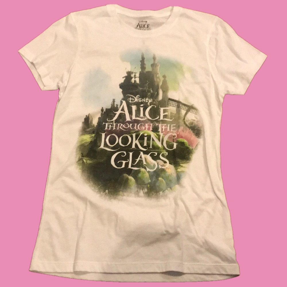 6/$20 Nwot Alice through the Looking Glass tshirt